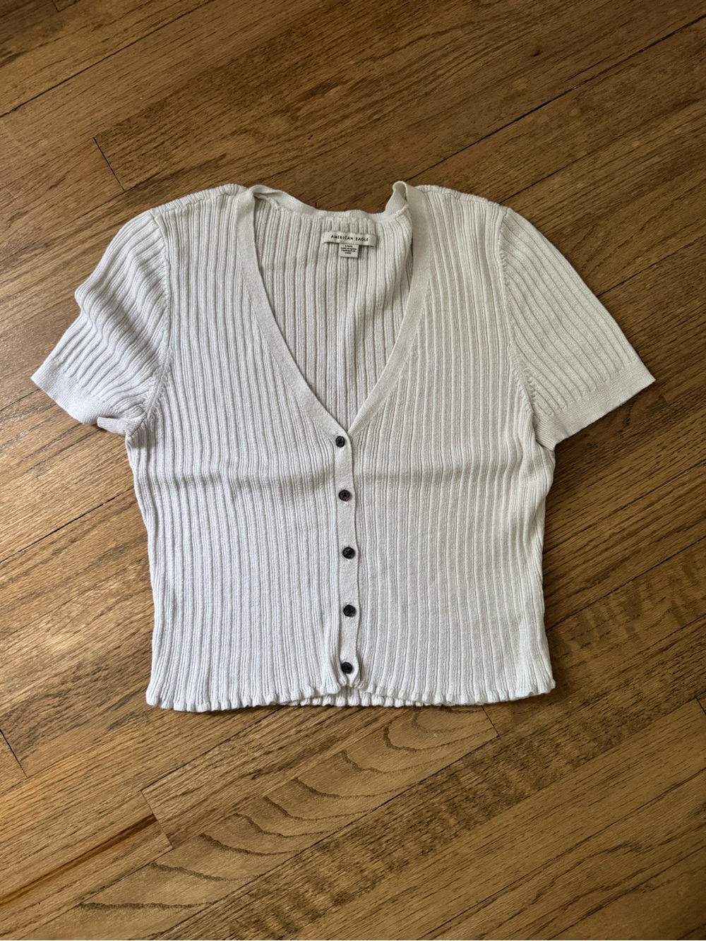 American Eagle Outfitters White Ribbed V‑Neck Button Crop Top